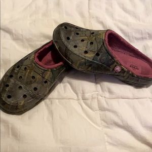 Dual comfort camo crocs